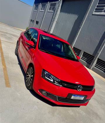 VOLKSWAGEN JETTA 2.0 TSI HIGHLINE 211CV GASOLINA 4P TIPTRONIC VOLKSWAGEN JETTA 2.0 TSI HIGHLINE 211CV GASOLINA 4P TIPTRONIC